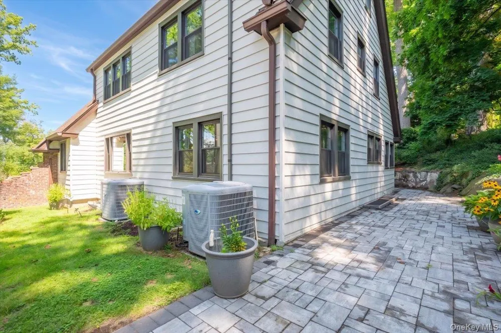 3 Walworth Terrace White Plains, NY 10606