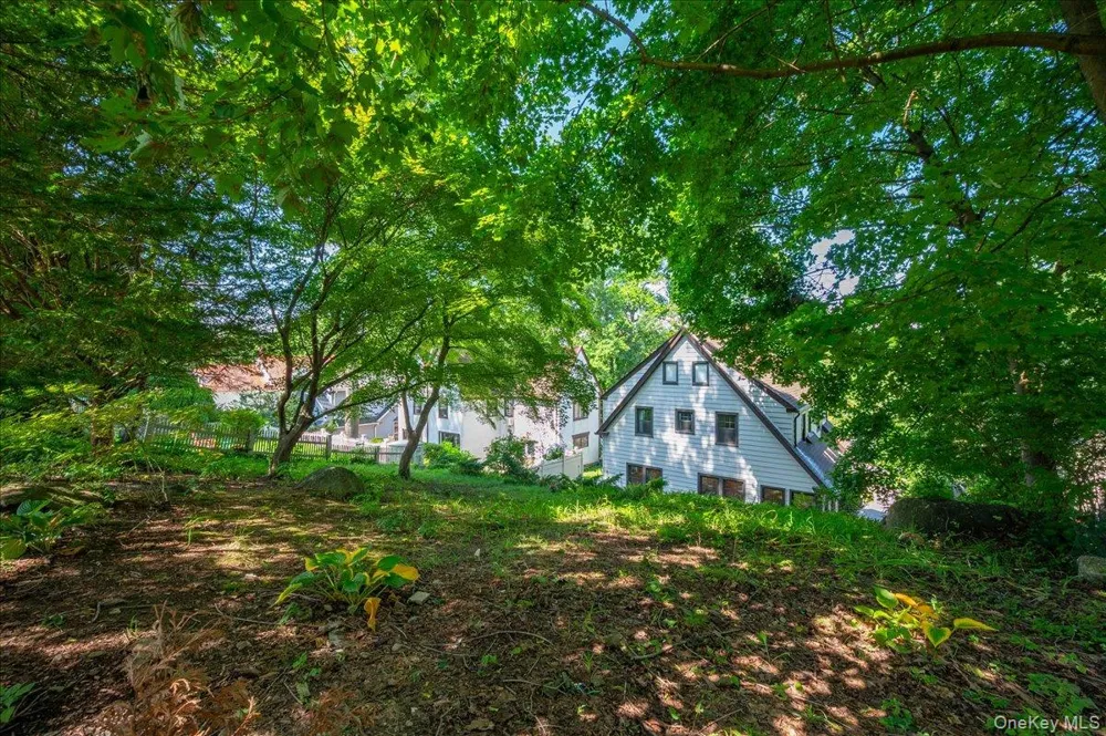 3 Walworth Terrace White Plains, NY 10606
