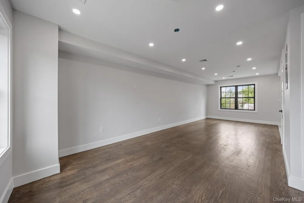 114-11 202nd Street Saint Albans, NY 11412