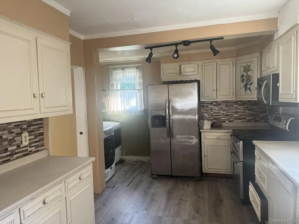114 Leonard Avenue Freeport, NY 11520