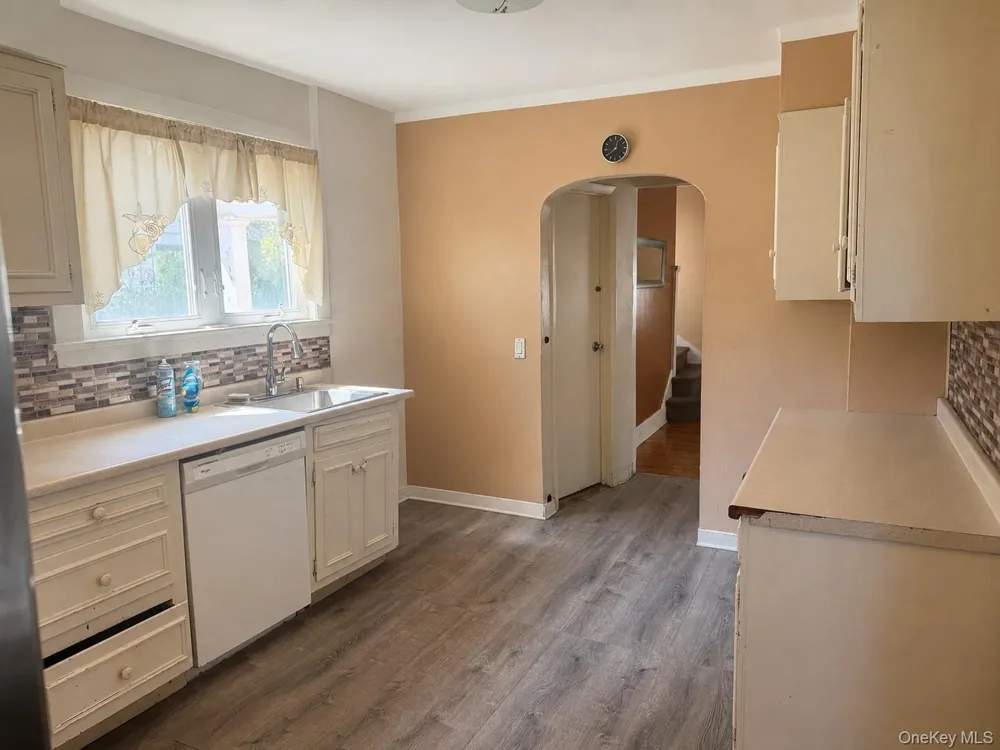 114 Leonard Avenue Freeport, NY 11520