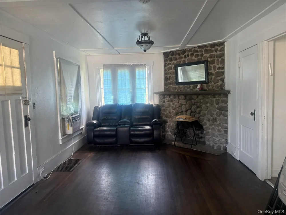 7 North Road Bloomingburg, NY 12721