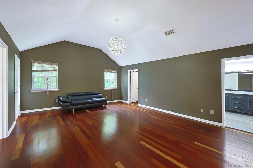 1010 Pine View New Windsor, NY 12553