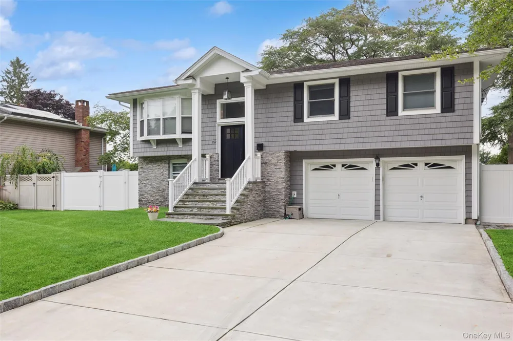162 Stuyvesant Road Oakdale, NY 11769