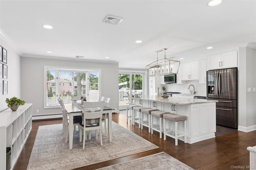 162 Stuyvesant Road Oakdale, NY 11769