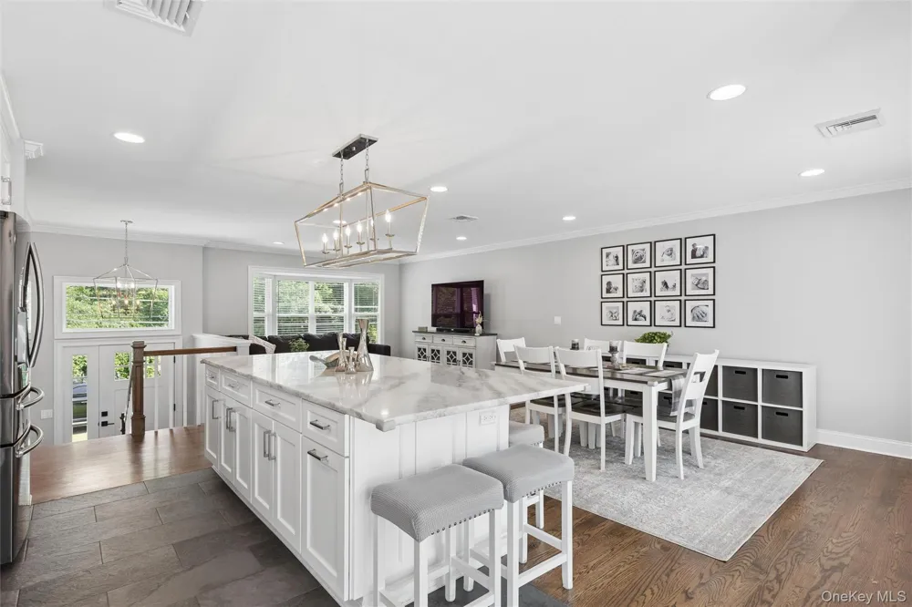 162 Stuyvesant Road Oakdale, NY 11769