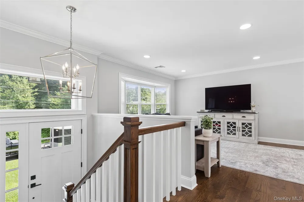 162 Stuyvesant Road Oakdale, NY 11769