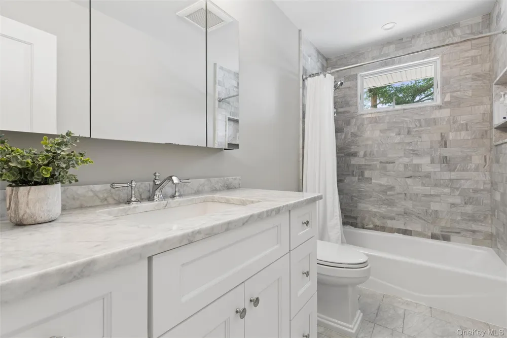162 Stuyvesant Road Oakdale, NY 11769