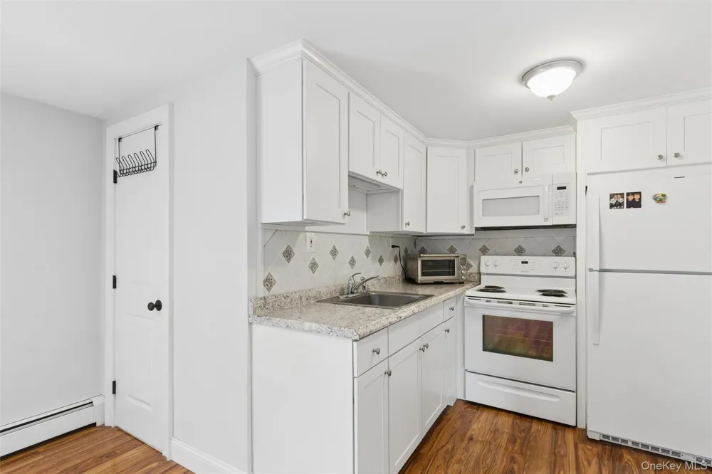 162 Stuyvesant Road Oakdale, NY 11769