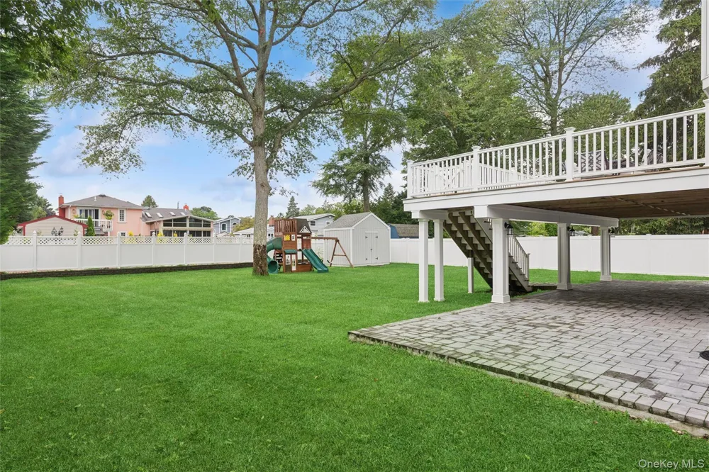 162 Stuyvesant Road Oakdale, NY 11769