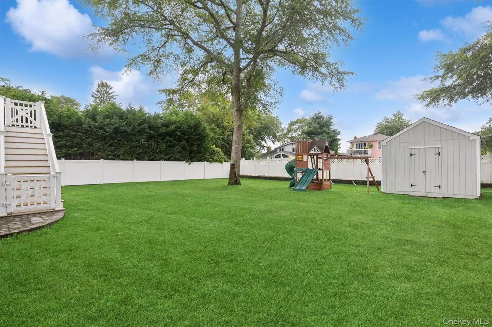 162 Stuyvesant Road Oakdale, NY 11769