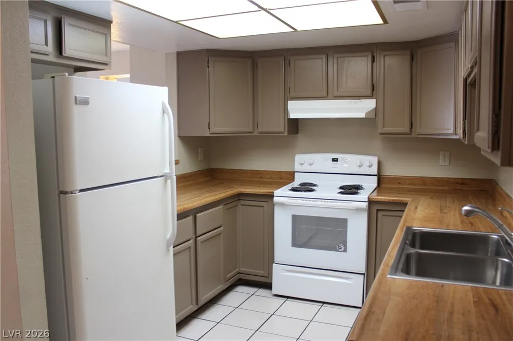3770 Shirebrook Drive #75 Las Vegas, NV 89115