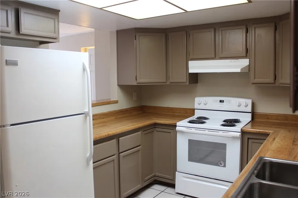 3770 Shirebrook Drive #75 Las Vegas, NV 89115