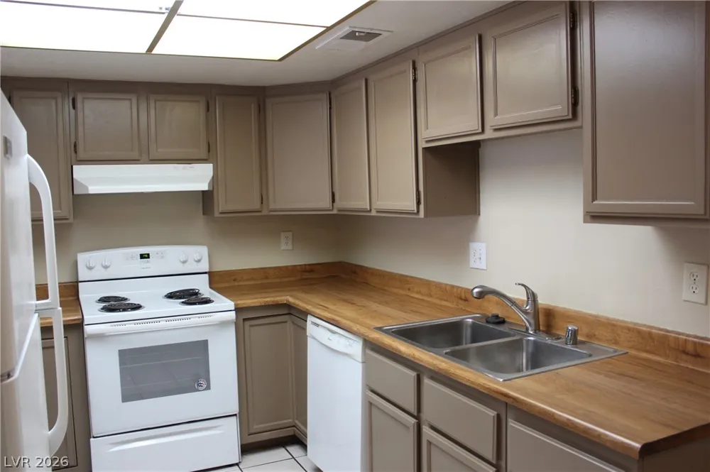 3770 Shirebrook Drive #75 Las Vegas, NV 89115