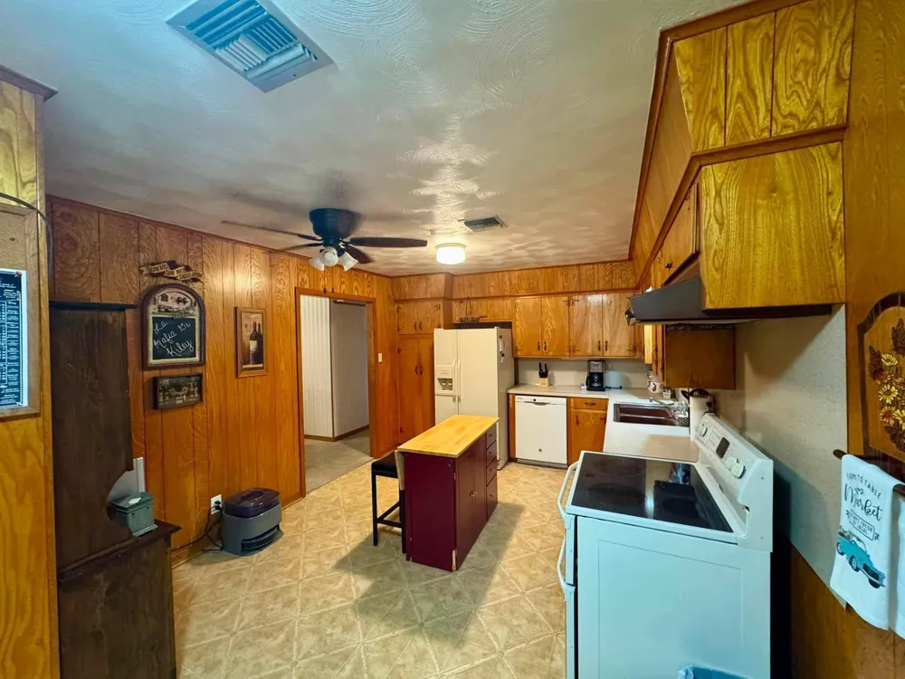 1815 Lee Miller Road Silsbee, TX 77656