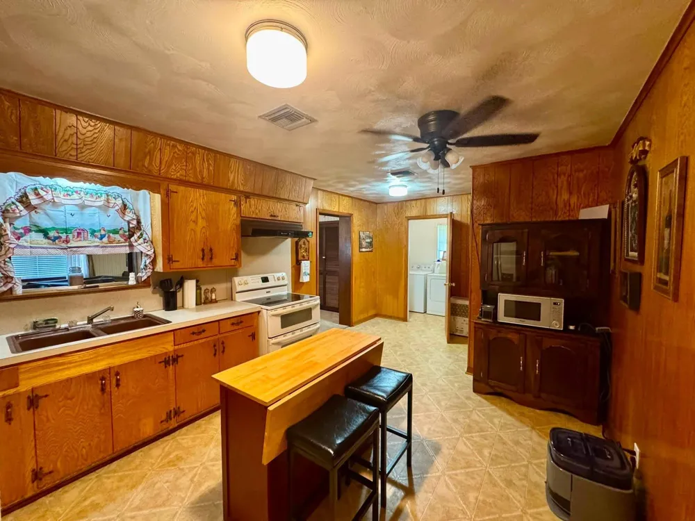 1815 Lee Miller Road Silsbee, TX 77656