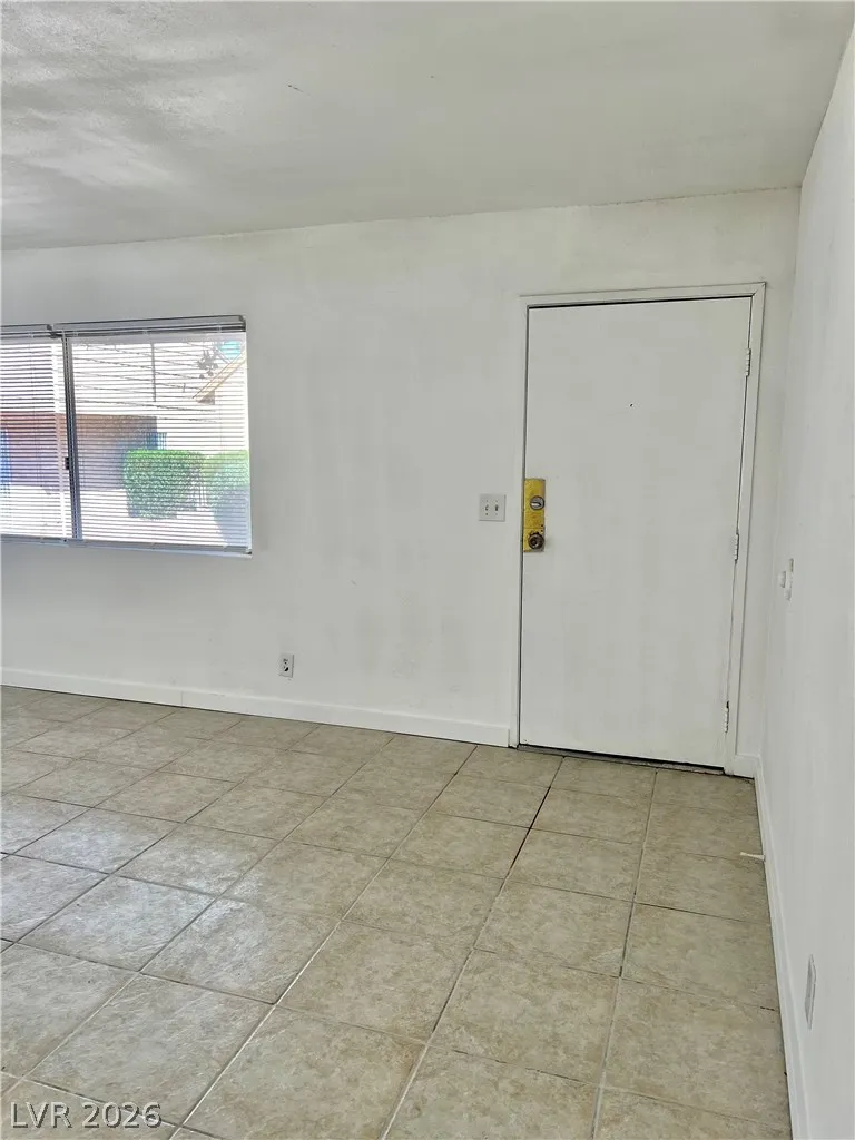 5116 Golden Lane #A Las Vegas, NV 89119