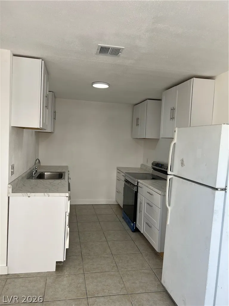 5116 Golden Lane #A Las Vegas, NV 89119