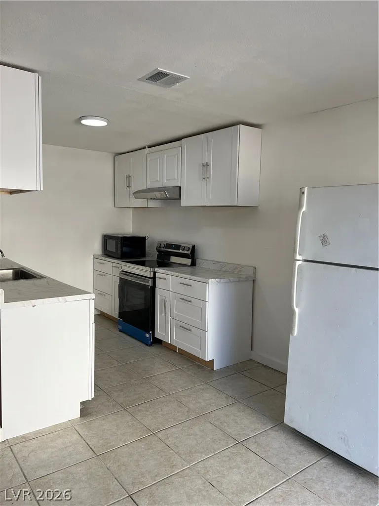 5116 Golden Lane #A Las Vegas, NV 89119