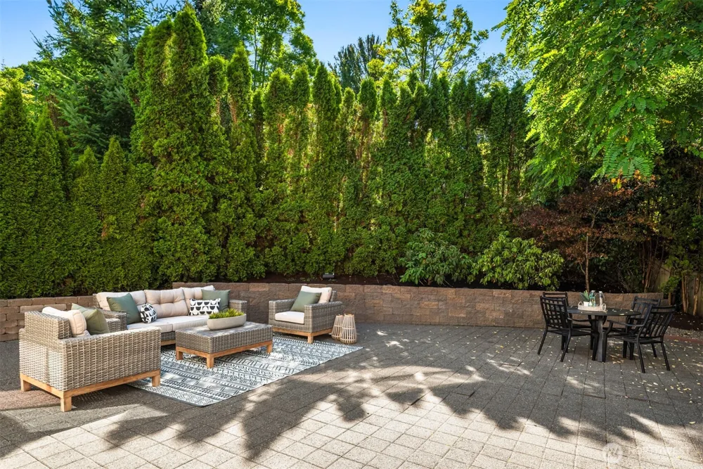 1543 NE Iris Street Issaquah, WA 98029