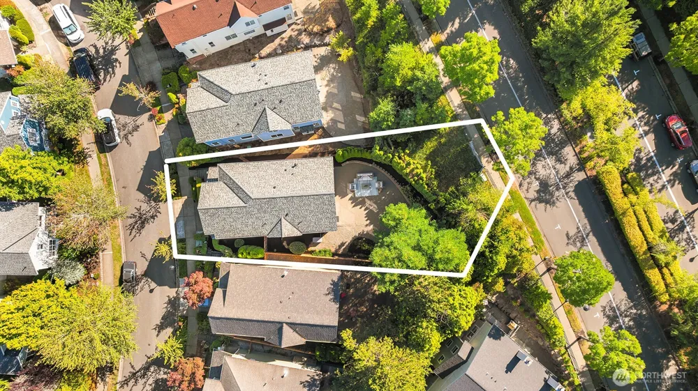 1543 NE Iris Street Issaquah, WA 98029