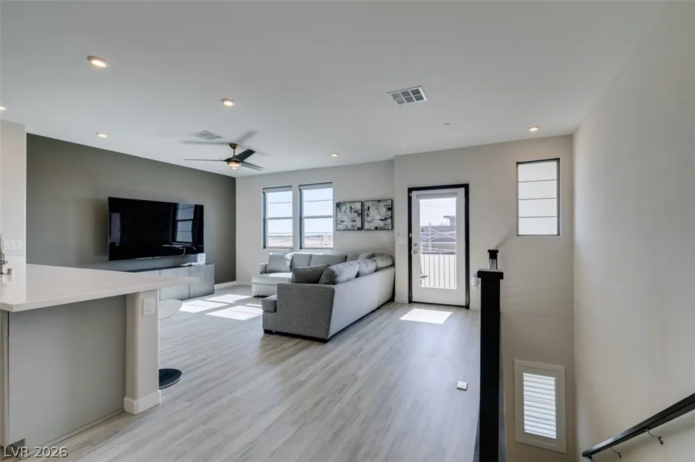 5618 Beguiling Falls Street Las Vegas, NV 89148