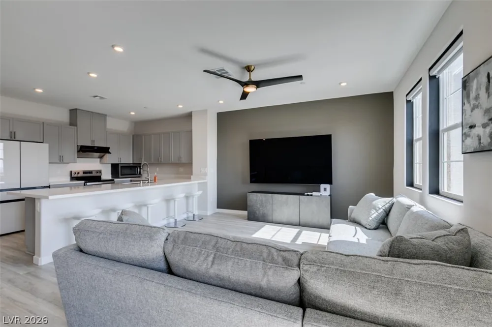 5618 Beguiling Falls Street Las Vegas, NV 89148