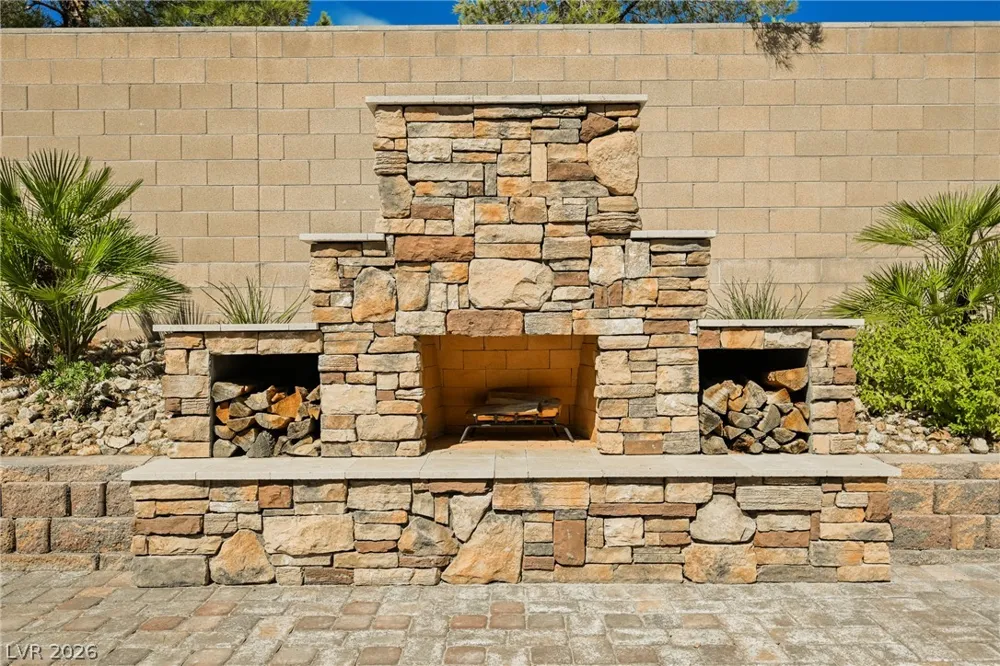 8133 Pinetop Crest Street Las Vegas, NV 89166