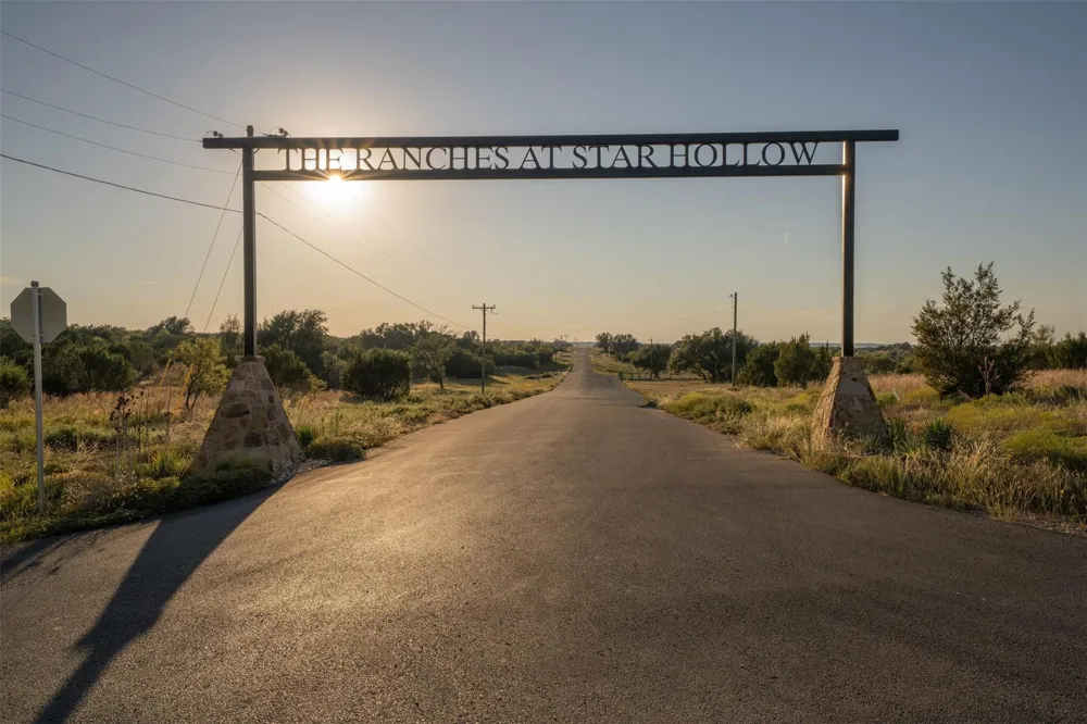 454 Mt Hollow Drive Granbury, TX 76048
