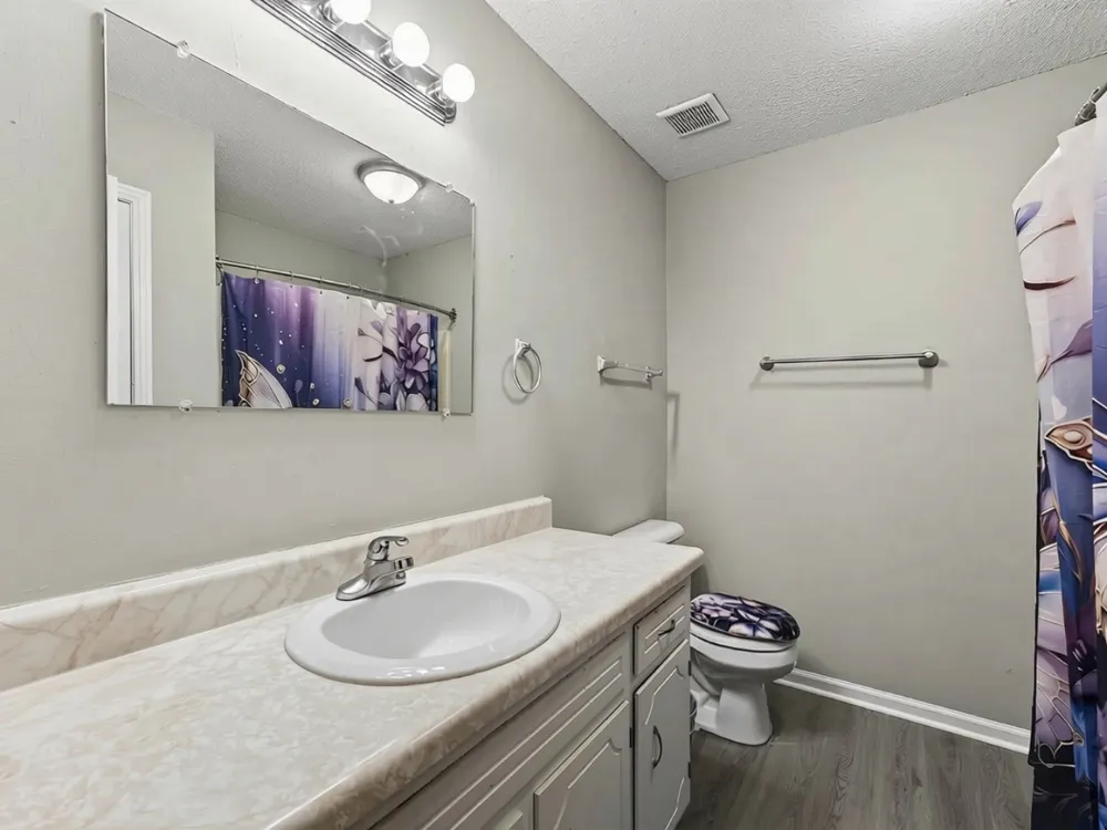 114 Cunningham Pl #B Clarksville, TN 37042