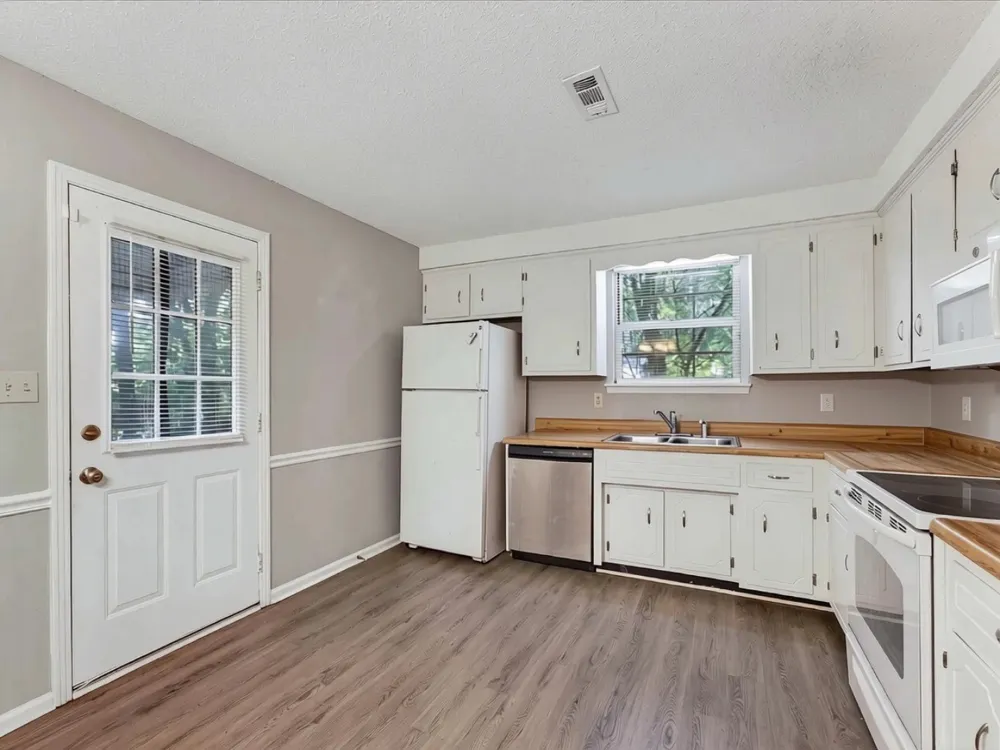114 Cunningham Pl #B Clarksville, TN 37042