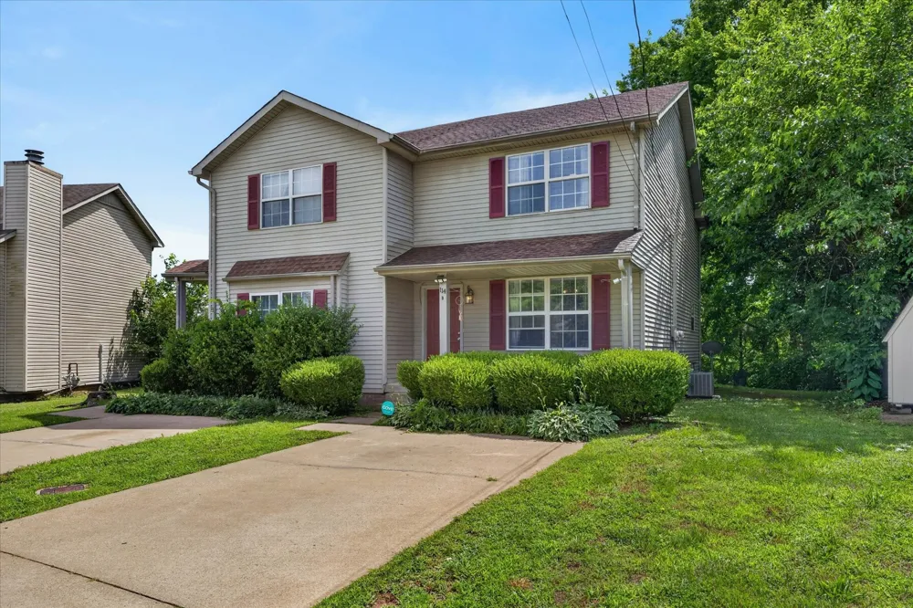 114 Cunningham Pl #B Clarksville, TN 37042