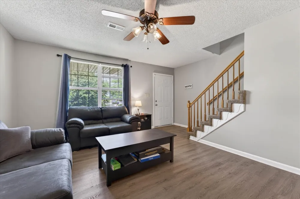 114 Cunningham Pl #B Clarksville, TN 37042