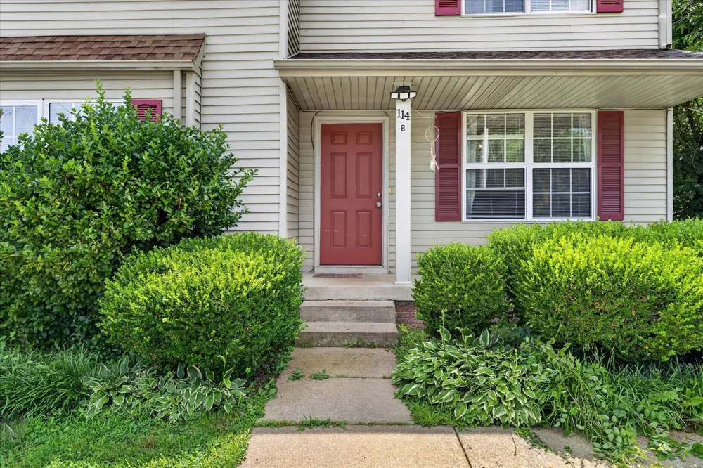 114 Cunningham Pl #B Clarksville, TN 37042