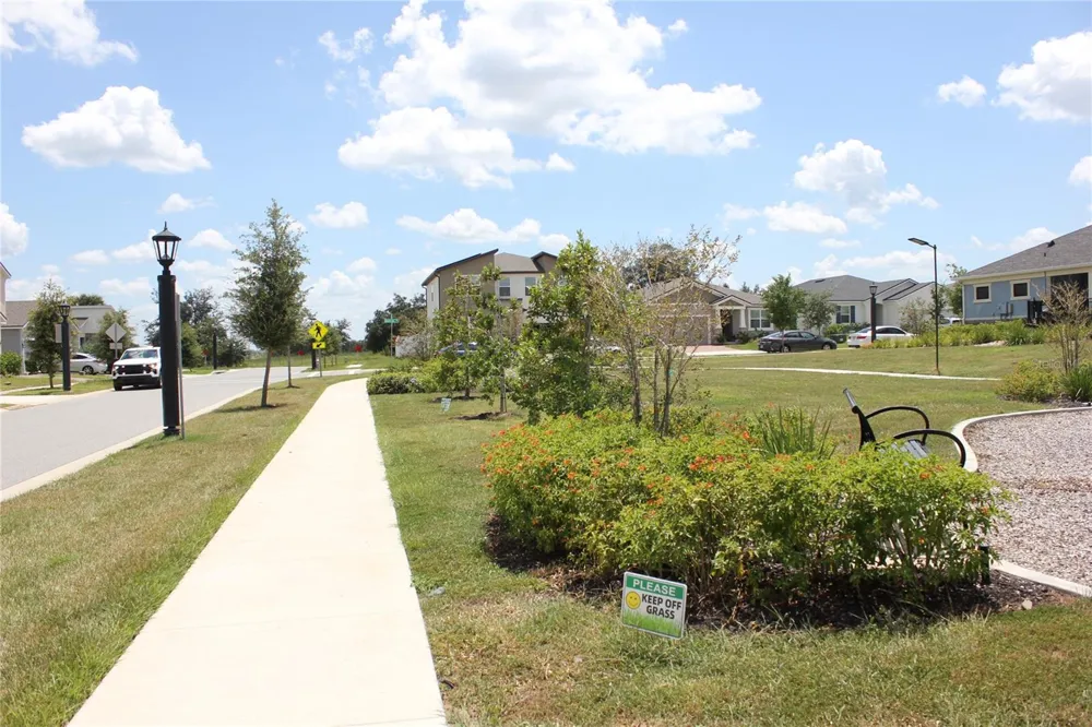 1099 LAKESHORE BREEZE PL PLACE Kissimmee, FL 34747