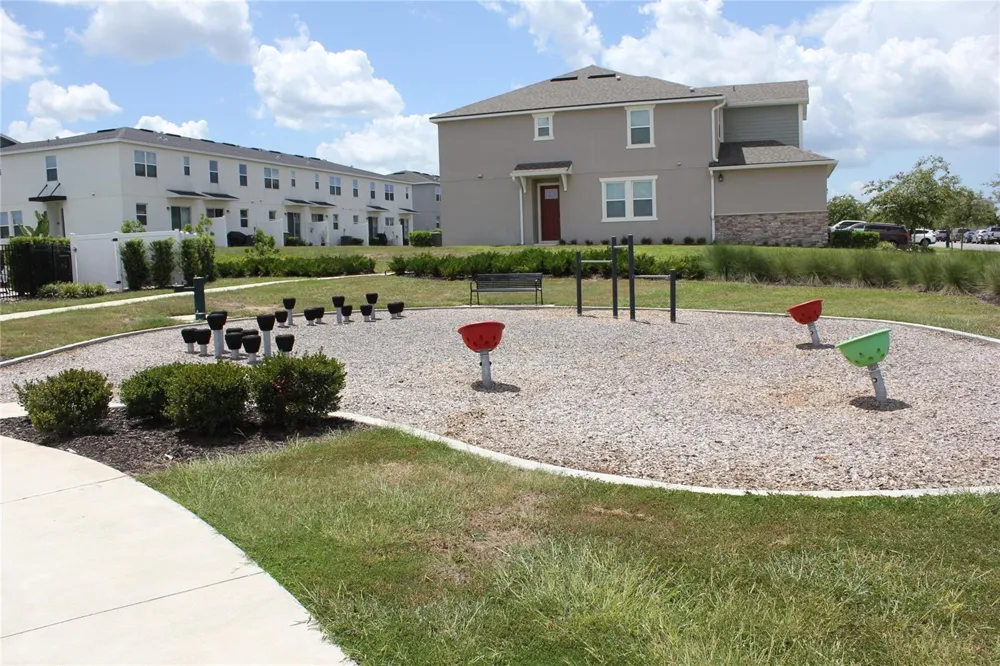 1099 LAKESHORE BREEZE PL PLACE Kissimmee, FL 34747