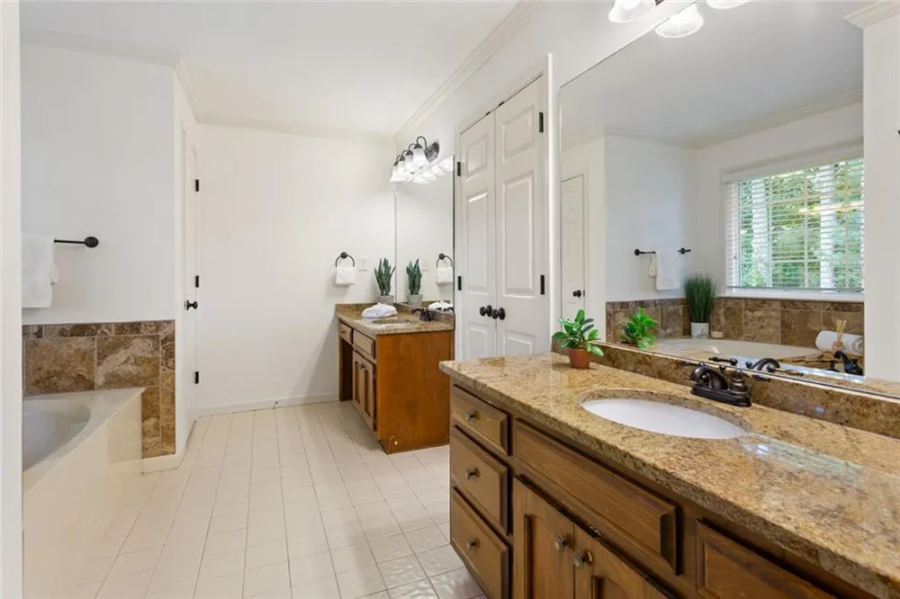 9305 Mackinac Drive Johns Creek, GA 30022