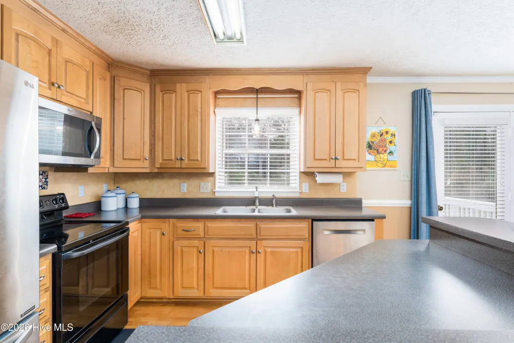121 E Pointe Road Rocky Point, NC 28457