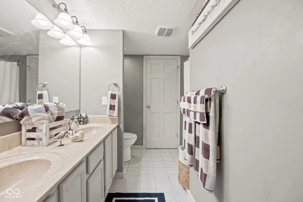 8094 Shorewalk Drive Indianapolis, IN 46236