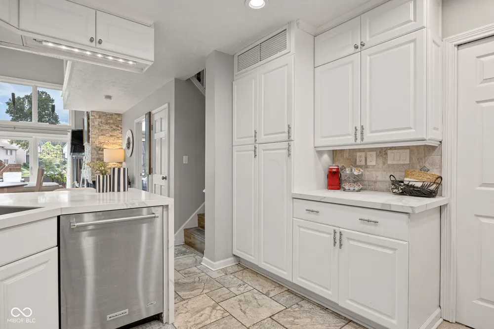 8094 Shorewalk Drive Indianapolis, IN 46236