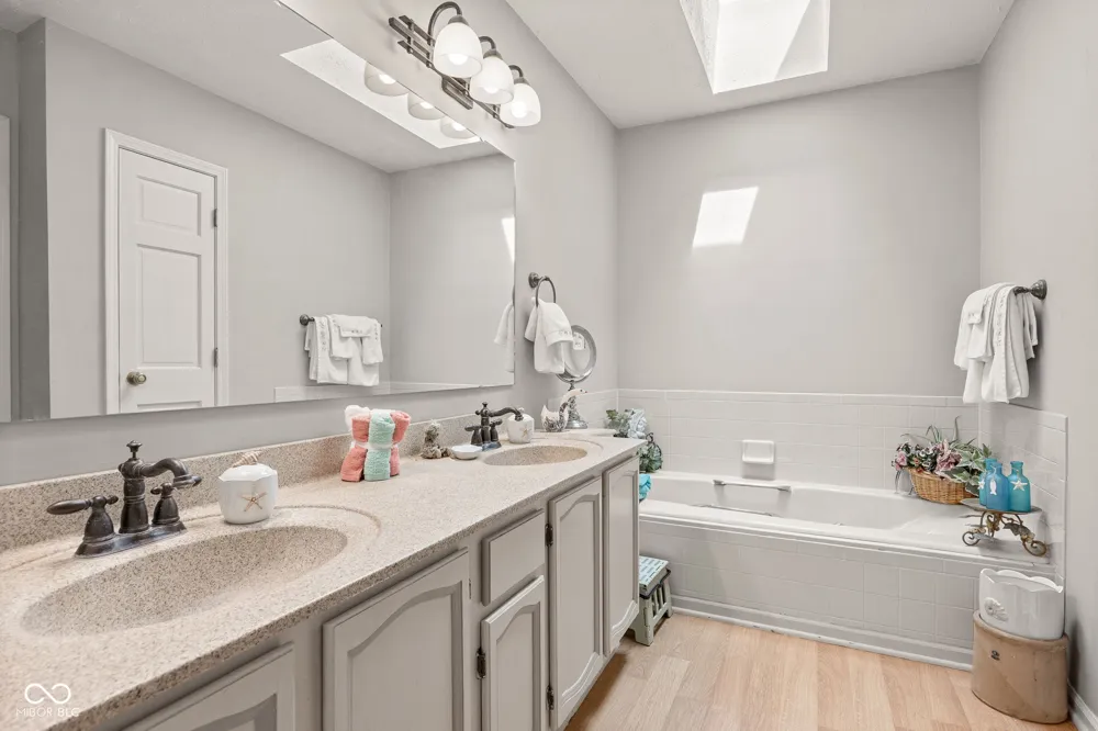 8094 Shorewalk Drive Indianapolis, IN 46236
