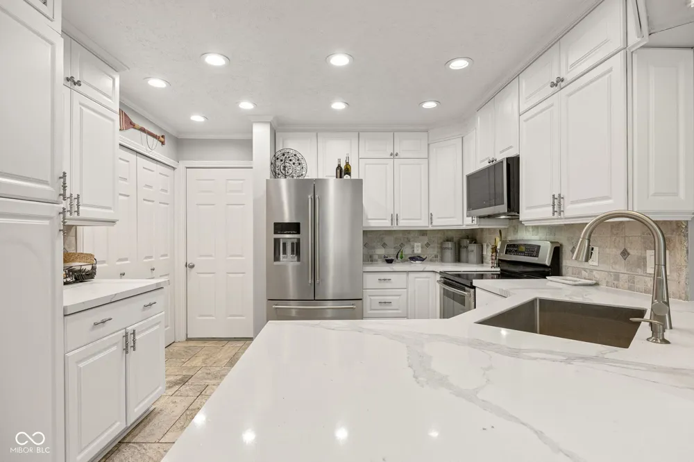 8094 Shorewalk Drive Indianapolis, IN 46236
