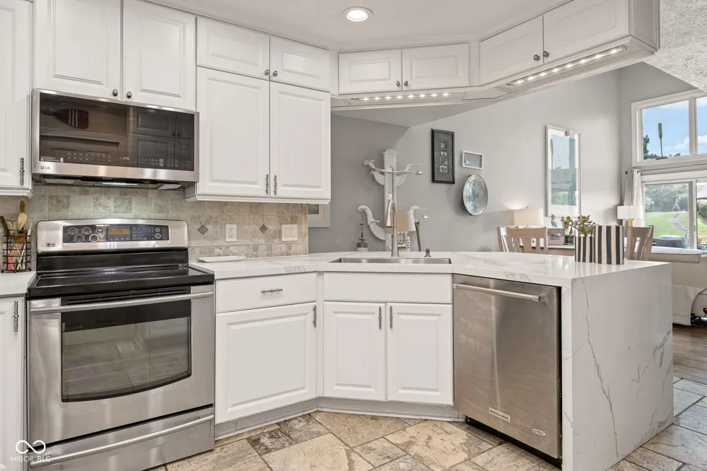 8094 Shorewalk Drive Indianapolis, IN 46236