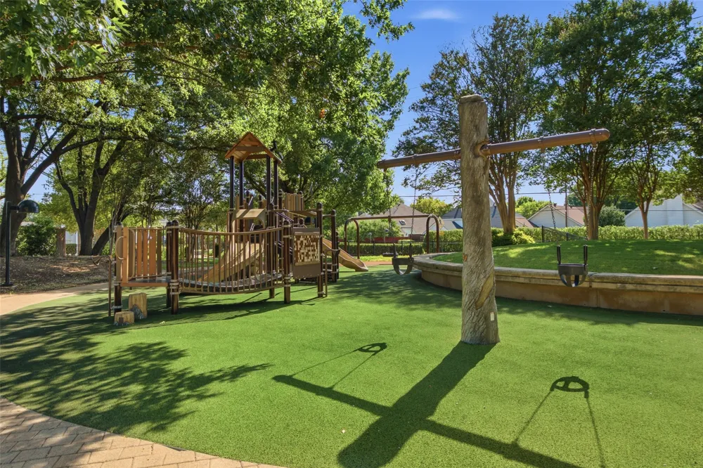 4040 Rive Lane Addison, TX 75001