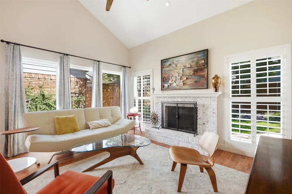 4040 Rive Lane Addison, TX 75001