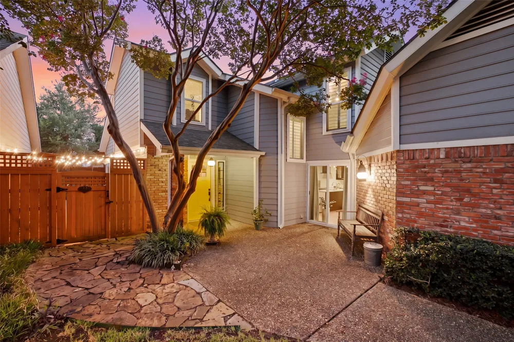 4040 Rive Lane Addison, TX 75001
