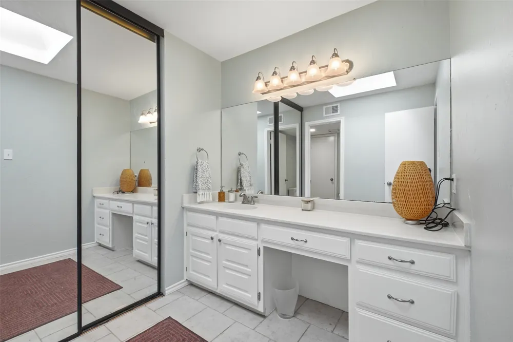 4040 Rive Lane Addison, TX 75001
