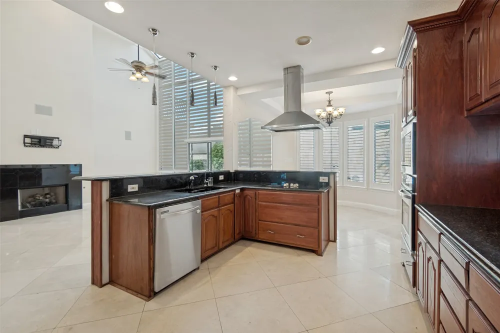 6810 Airline Road University Park, TX 75205