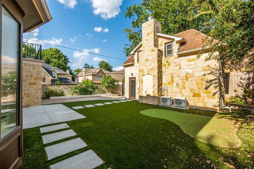 6810 Airline Road University Park, TX 75205