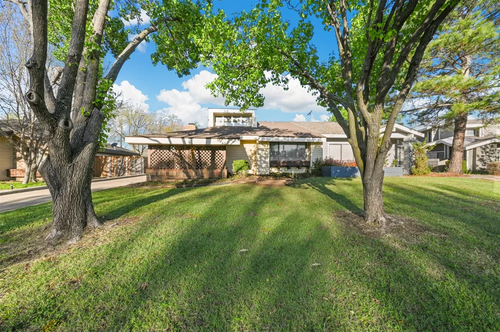 522 Hunters Glen Street Lewisville, TX 75067
